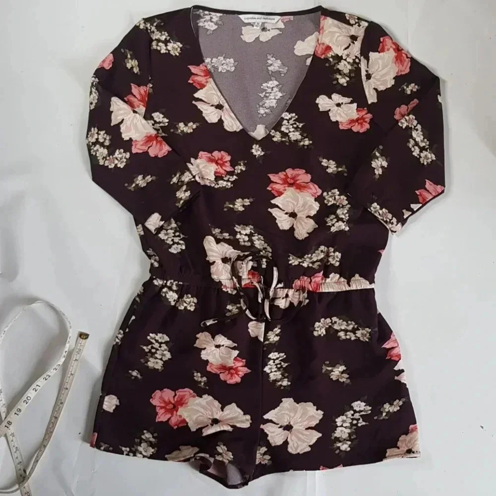 Cupcakes & Cashmere Romper Floral Wine sz M
